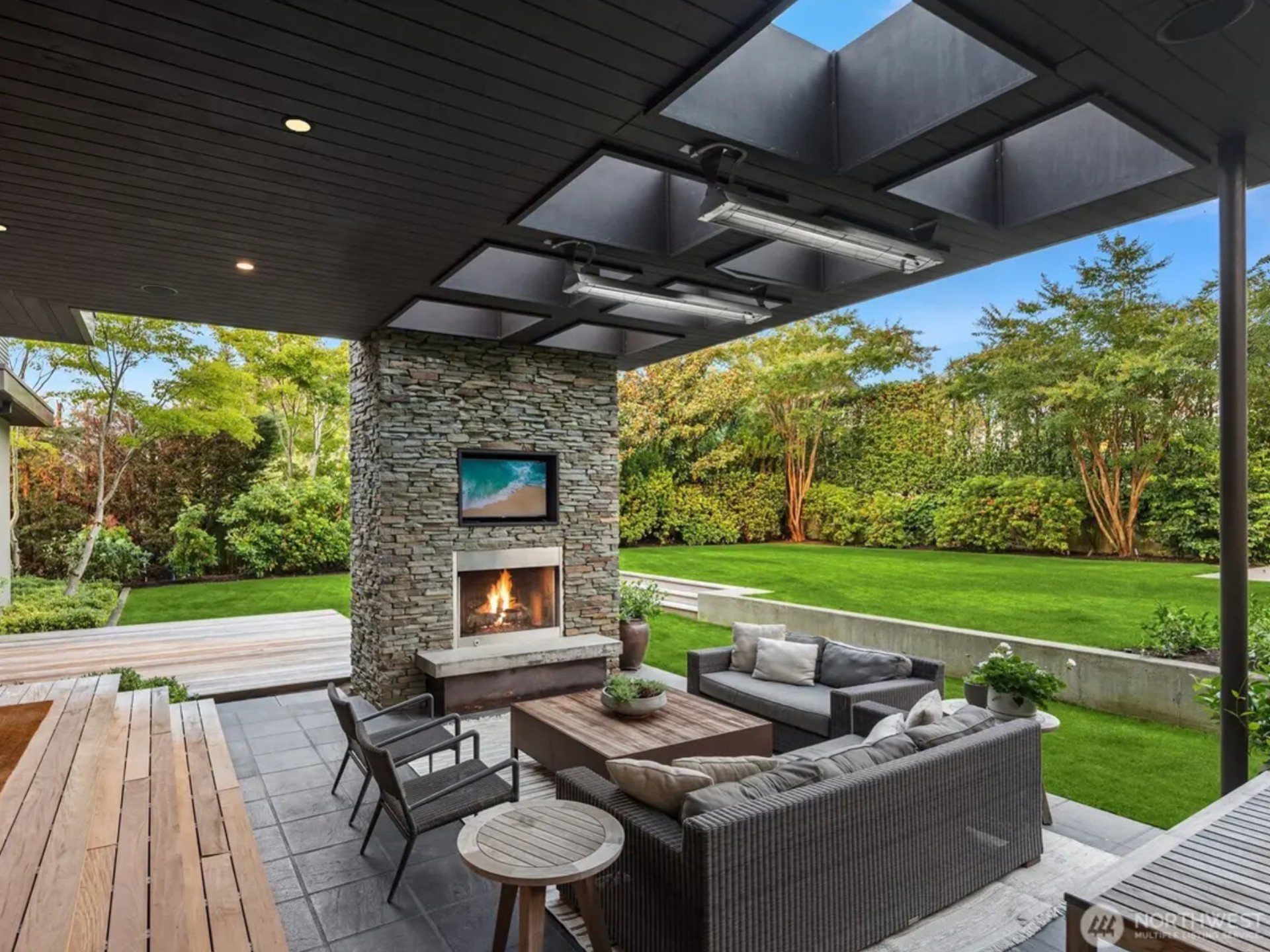 Pinnacle of Luxury & Sophistication 3