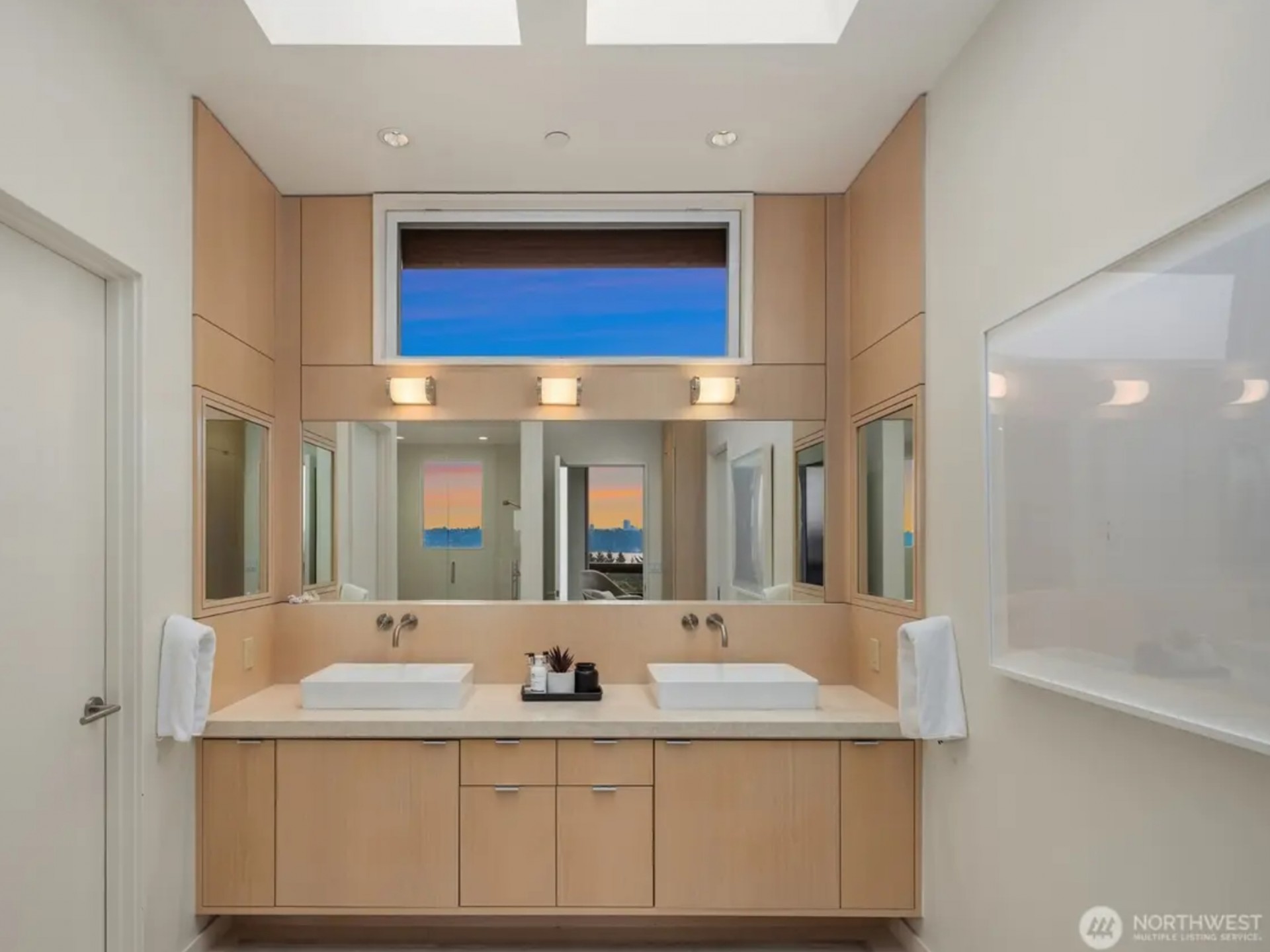 Pinnacle of Luxury & Sophistication 7