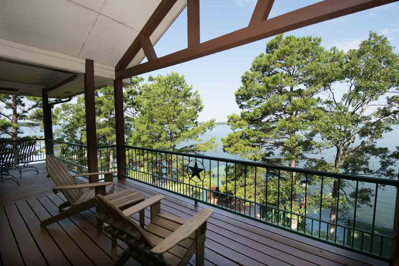 HR STUNNING VIEW OF LAKE BOB SANDLIN. AMAZING SUNSETS! LOCATED ON A